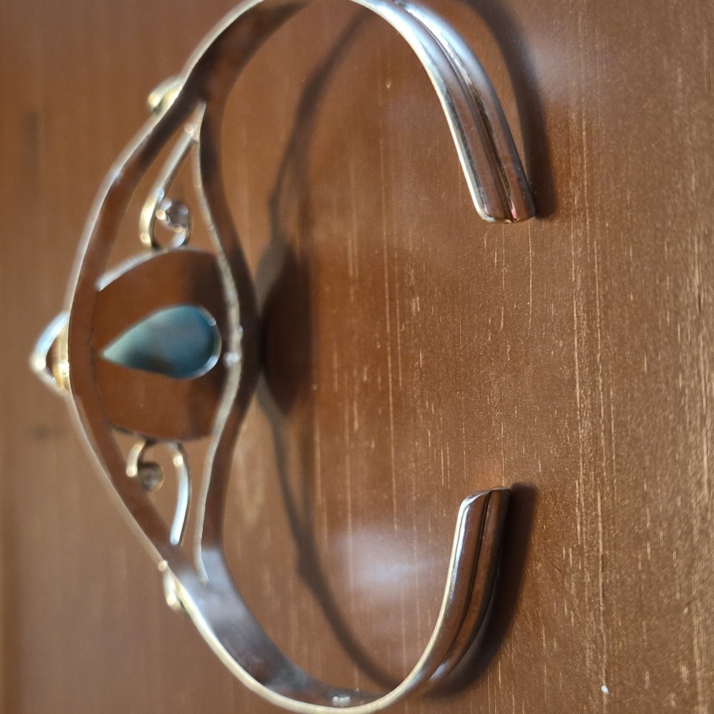 Elegant Sterling Silver and Larimar Blue Teardrop Bracelet - Picture 3 of 3